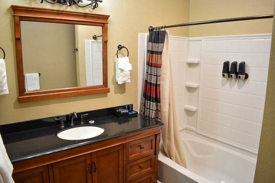 Deluxe Suite Bathroom