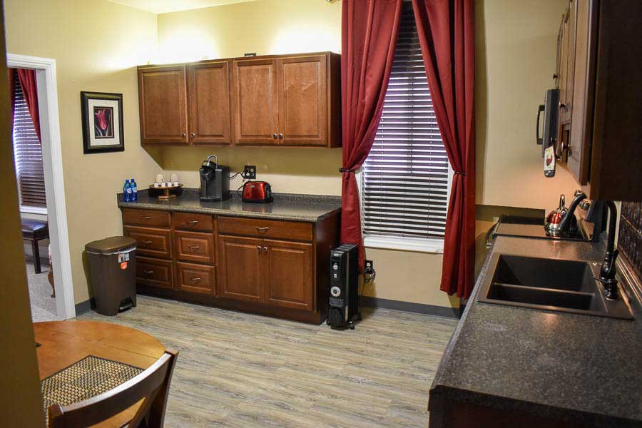 Deluxe Suite Full Kitchen