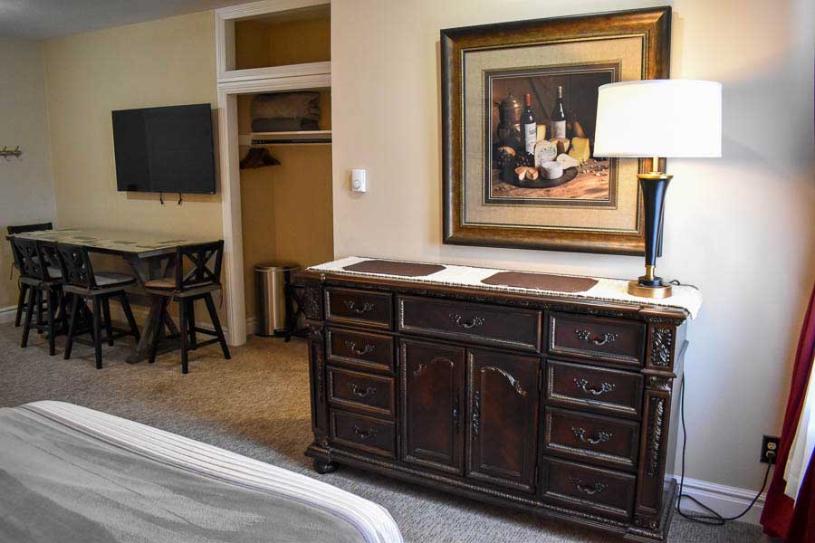 Double Suite Dresser